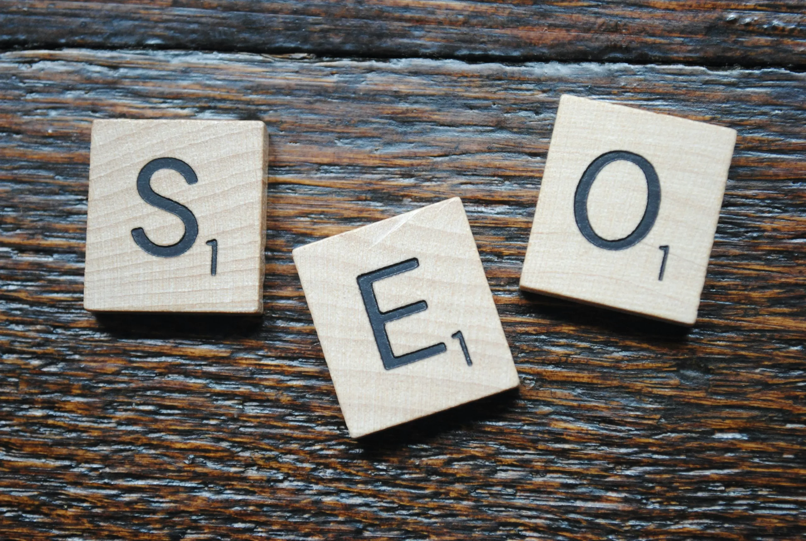 Comprendre la différence entre SEO et GEO